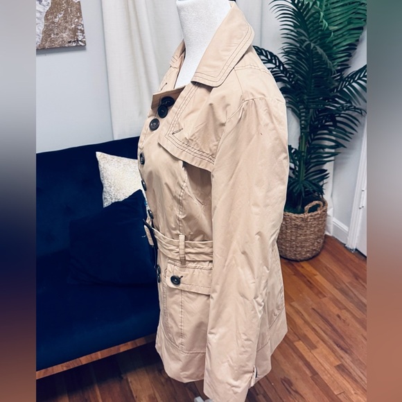 Yoki Beige Trench Coat with Black Buttons - Picture 5 of 8